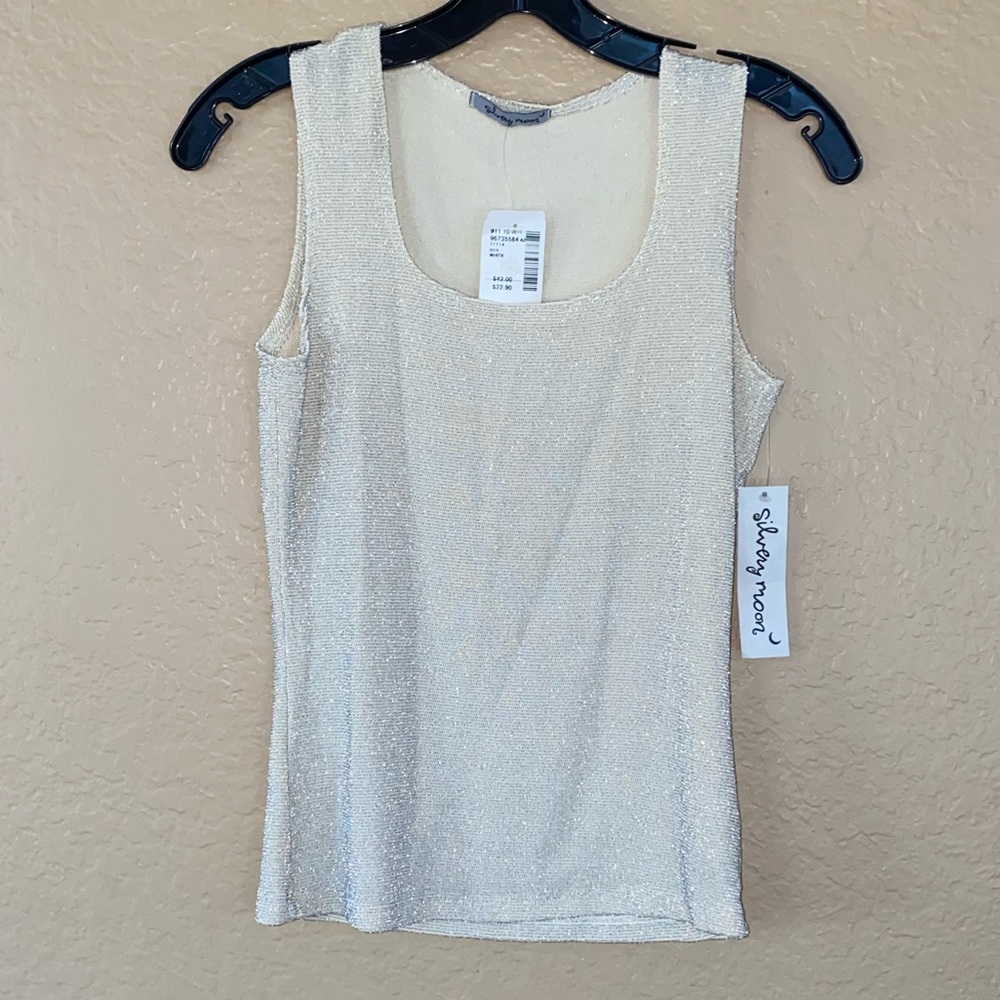 💚 New sleeveless cream tank top with silver shimmer